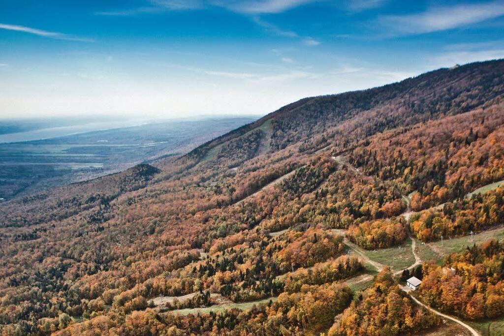 Initial - Sommet - Mont-Sainte-Anne Βίλα Beaupré Εξωτερικό φωτογραφία